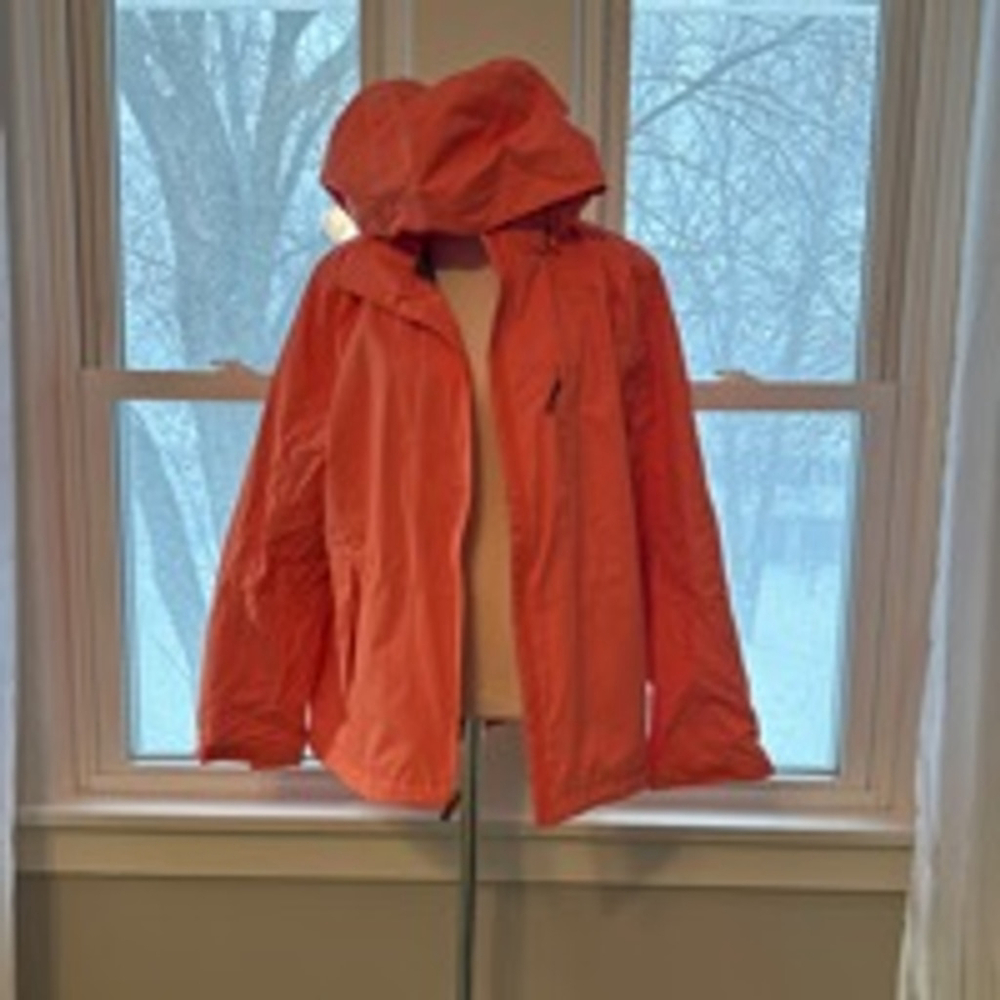 Women's XL Bass Rain jacket with detachable hood, hip cinch and Velcro cuffs